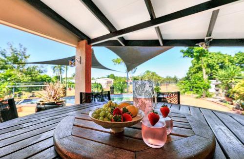 Marrara Apartment | Tranquil Townhouse Huge Pool & Golf Course Views