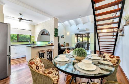 Marrara Apartment | Tranquil Townhouse Huge Pool & Golf Course Views