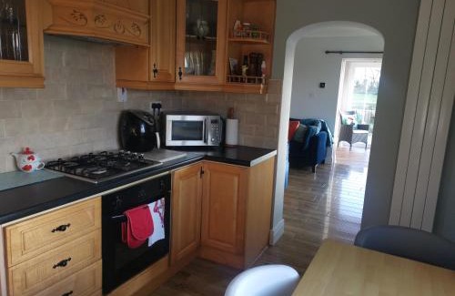 Kells Apartment | Tranquil unit close to Kells