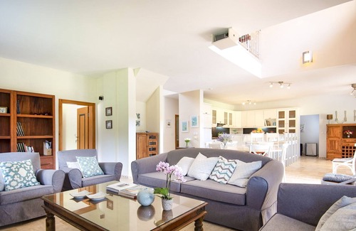 Dagbelen Villa | Tranquil Villa set in 2 acres with large pool, volleyball, basketball, badminton