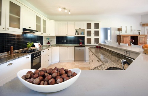 Dagbelen Villa | Tranquil Villa set in 2 acres with large pool, volleyball, basketball, badminton