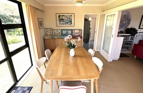 Waikanae Cottage | Tranquility Base - Waikanae Beach Holiday Home