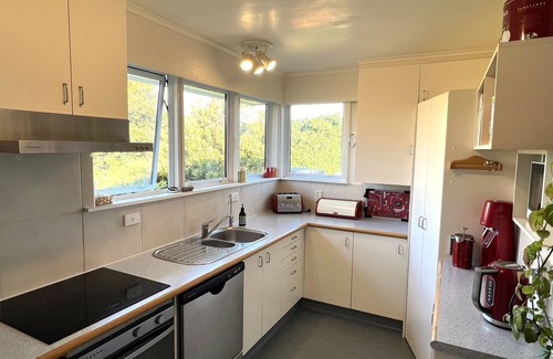 Waikanae Cottage | Tranquility Base - Waikanae Beach Holiday Home