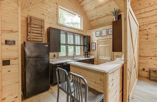 Cleveland Cabin | Tranquility One- 2 Level Luxury Spa Cabin w/Infrared Sauna, Jacuzzi, Pool Table