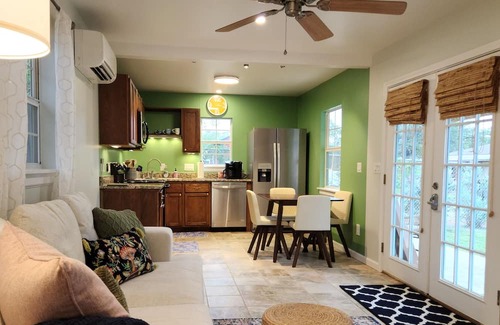 Medina Cottage | Tranquility, privacy, and great wifi!