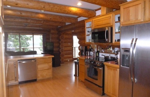 Port Alberni House | Tranquilize at Spectacular Sproat Lakefront Waterfront Authentic Timber Log Home