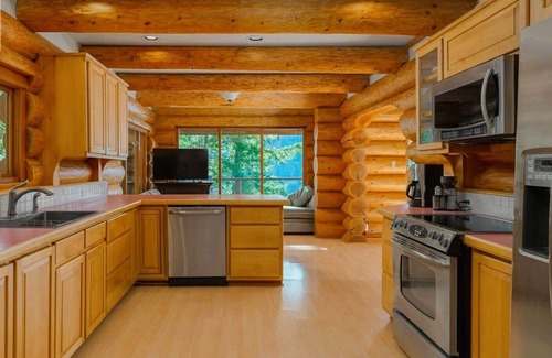 Port Alberni House | Tranquilize at Spectacular Sproat Lakefront Waterfront Authentic Timber Log Home