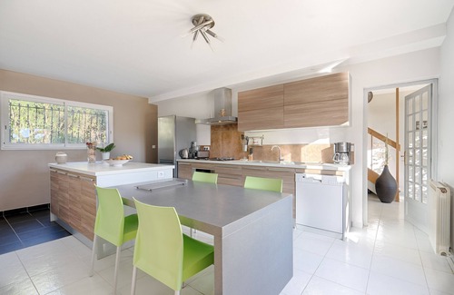 Saint-Drezery Villa | Tranquillity assured in this spacious and luminous villa