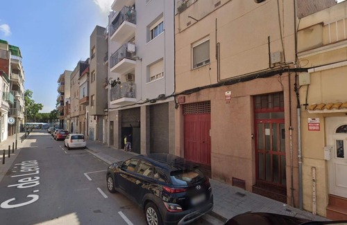 Sant Adria de Besos Apartment | Tranquilo. Cerca de la Playa. Bien Comunicado