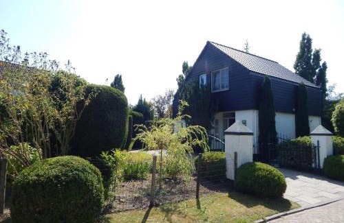Bruinisse House | Traumhaftes-freistehendes-Ferienhaus-an-der-See-Strand-Yachthafen-W-Lan