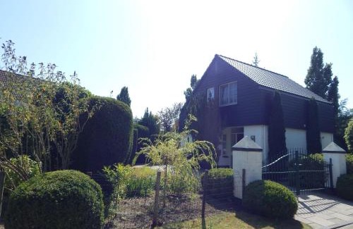 Bruinisse House | Traumhaftes-freistehendes-Ferienhaus-an-der-See-Strand-Yachthafen-W-Lan