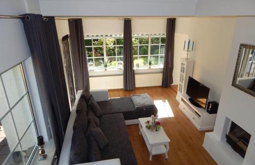 Bruinisse House | Traumhaftes-freistehendes-Ferienhaus-an-der-See-Strand-Yachthafen-W-Lan