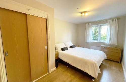 Rushmoor District Apartment | Travaal.©om - 2 Bed Serviced Apartment Farnborough