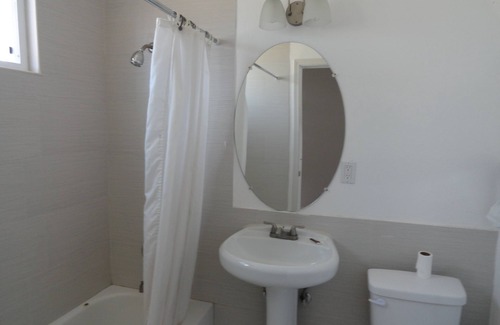 North Hills East Hotel | Travel Inn