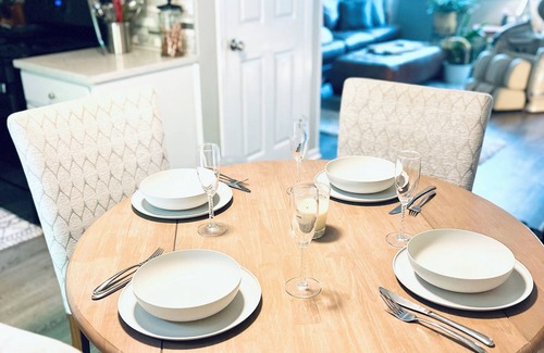 Akron House | Travel Professionals Towpath Cottage Retreat Pet-Friendly Canal Home Fenced Yard