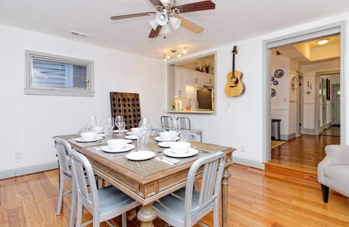 Beach Institute House | Traveler's Retreat: Your Refuge In the Old Town