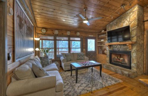 Hidden Lake House | Traveller - Cabin with Hot Tub and Mountain Views - Hot Tub, Mountain Views, Ping Pong Table, Modern Amenities - Cherry Log, GA