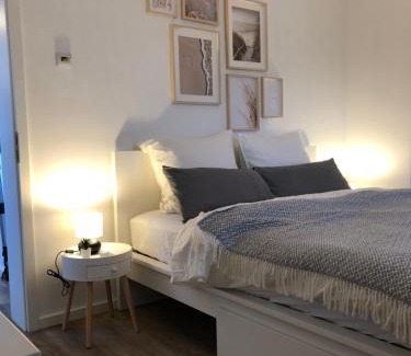Oberbilk Apartment | 'Traveller lodge' großzügiges Apartment - 3 BR, 10min to Hbf, full kitchen, homeoffice, Netflix, Wifi