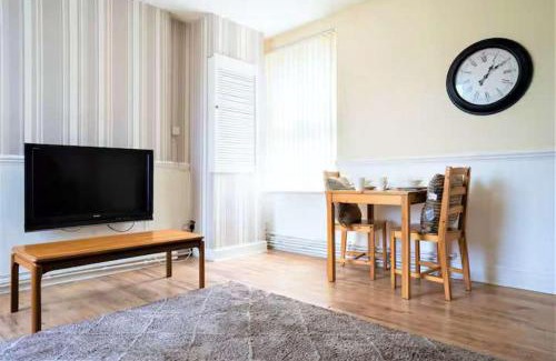 Liverpool Apartment | Travellers Economic Stays in Orrell Park