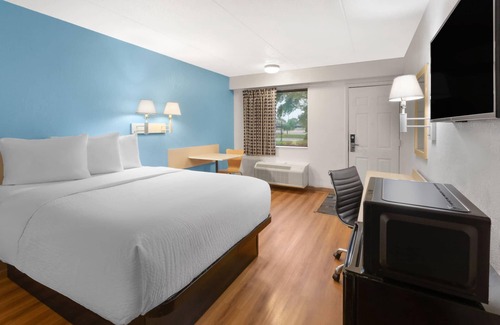 Madison Heights Hotel | Travelodge by Wyndham Madison Heights MI