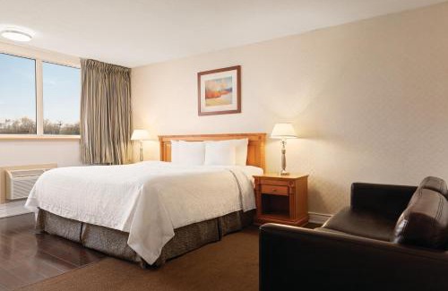 Richmond Hill Hotel | Travelodge by Wyndham Richmond Hill