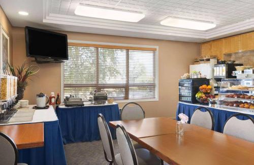 Spruce Grove Hotel | Travelodge by Wyndham Spruce Grove