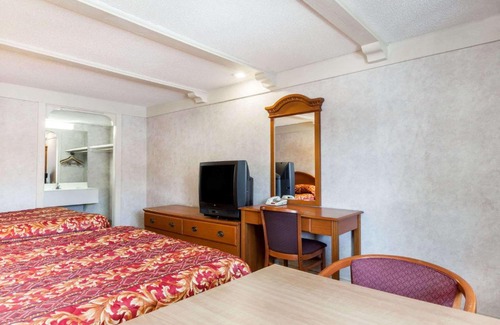 Elkton Hotel | Travelodge by Wyndham Elkton University Area