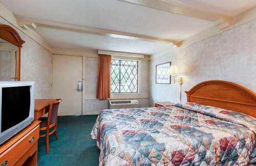 Elkton Hotel | Travelodge by Wyndham Elkton University Area