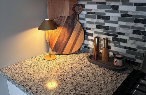 Johnsonville House | TRAVERS READY!nnStylish 3 bedroom Saratoga Lake House