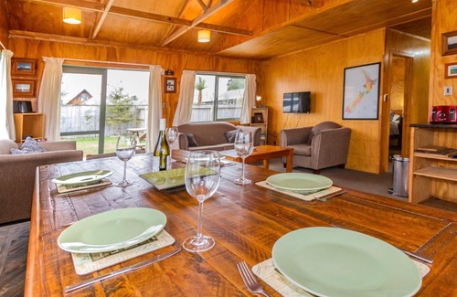 National Park Village House | Traverse Cabin - National Park Holiday Home