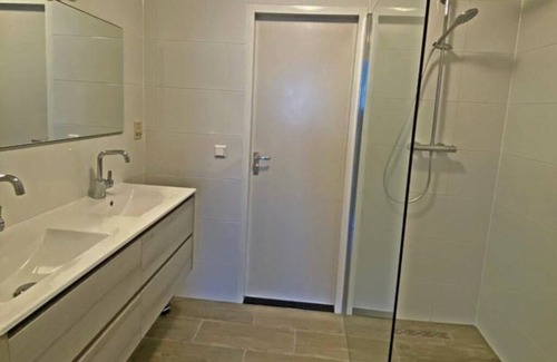 Lelystad House | | Travl.is Expats | NL # Lelystad Lake Joy