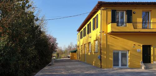 Castel San Pietro Terme Apartment | TRE Monolocali per 9 persone ABETE 3persone, NOCE 4persone, ROVERE 2persone
