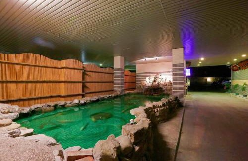 Fengshan District Hotel | Treasure Island Motel - Fengshan