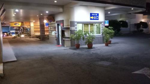 Fengshan District Hotel | Treasure Island Motel - Fengshan