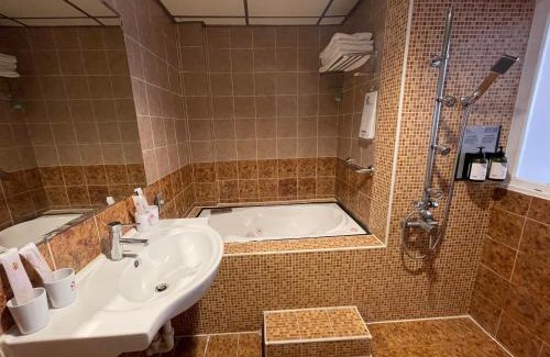 Renwu District Hotel | Treasure Island Motel - Renwu