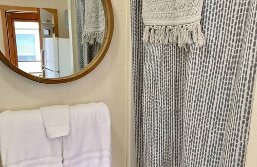 Helena House | Treasure State Cottage - centrally located