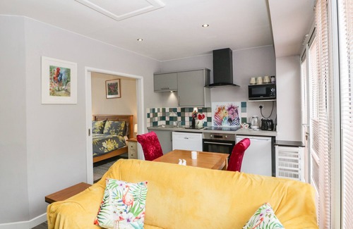 Llangarron Cottage | TRECILLA HOUSE ANNEX, pet friendly, with a garden in Ross-On-Wye