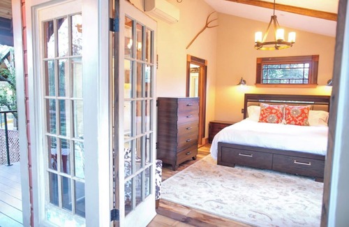 Calistoga Resort | TREE HOUSE WITH INDOOR/OUTDOOR SHOWER, RRIVAATE DECK, POOL & INFINITY HOT TUB,