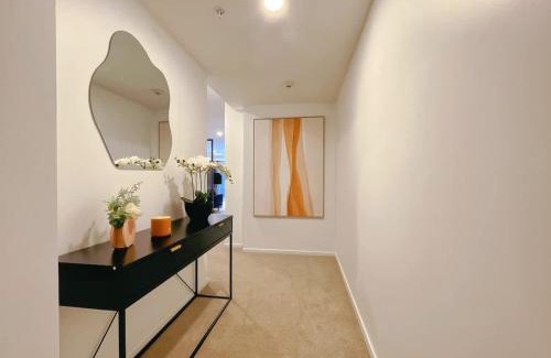 Newton Apartment | Tree-Lined Parkside Holiday Studio with Pool & Gym