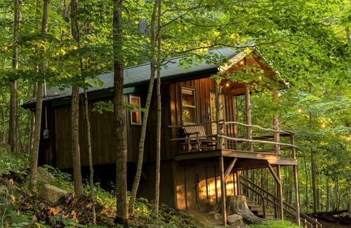 Riverton House | Treehouse Cabin in Riverton, WV
