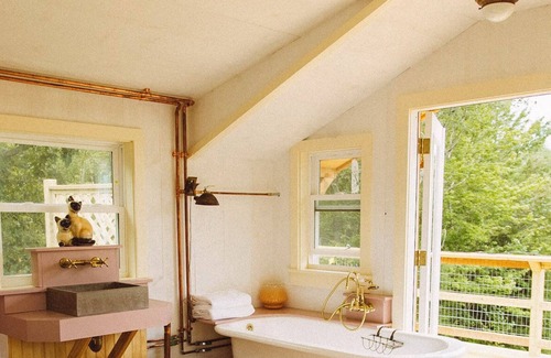 South Londonderry Cabin | Treehouse!
