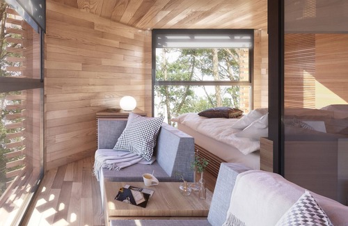 Raray Bed & Breakfast | Treehouse with walkway to a jacuzzi