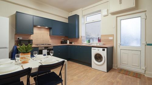 Orgreave Apartment | Treeton - Brand New 3 Bed House, FREE Parking & Great for Groups - Hosted by Stay Host Save
