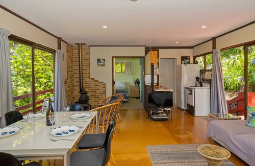 Hahei Cottage | Treetop Bach - Hahei Bach