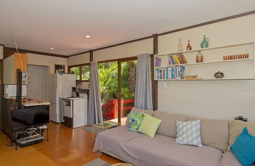 Hahei Cottage | Treetop Bach - Hahei Bach