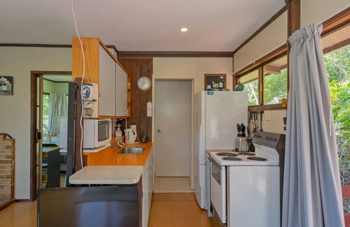 Hahei Cottage | Treetop Bach - Hahei Bach