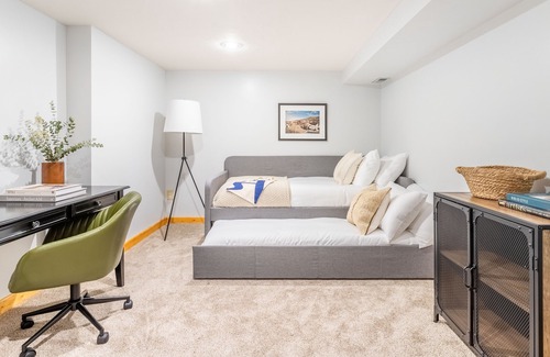 Summit Park Cabin | Treetop by AvantStay | Rustic Secluded Cabin w Views in Summit Park