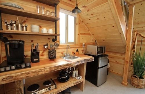 Orderville Cabin | Treetop Cabin 9 Near Zion & Bryce with resort pools