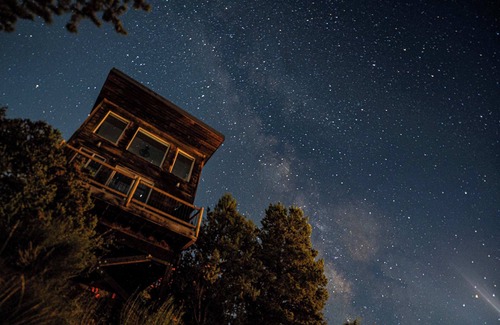 Orderville Cabin | Treetop Cabin 9 Near Zion & Bryce with resort pools