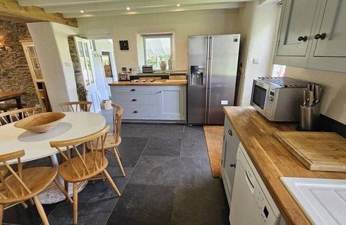 Ruan High Lanes Cottage | Tregongon House - a holiday home that sleeps 13 guests in 6 bedrooms
